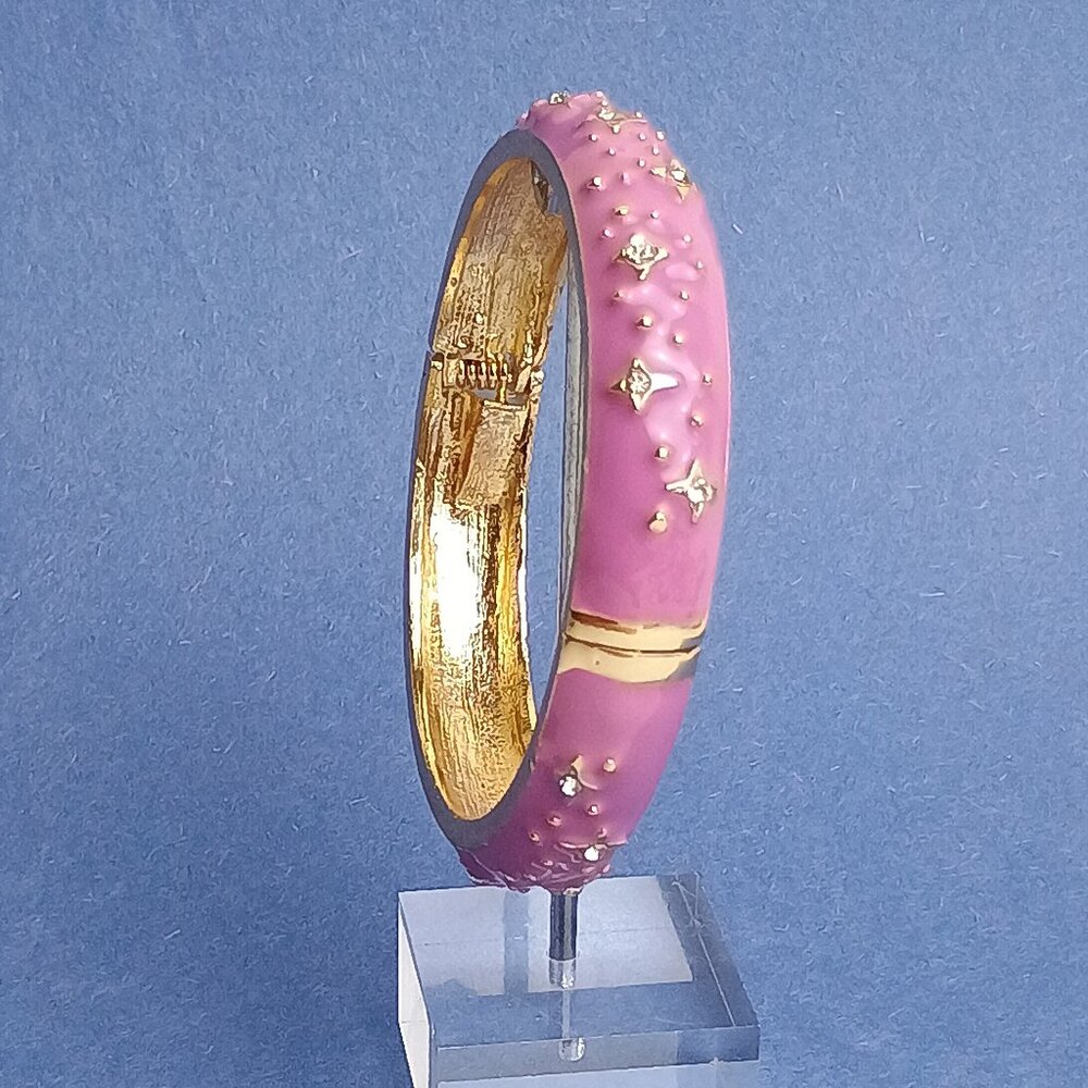 Quadruple Star Pattern Lavender Enamel Hinge Cuff Clamper Bracelet Gold Gold Ton
